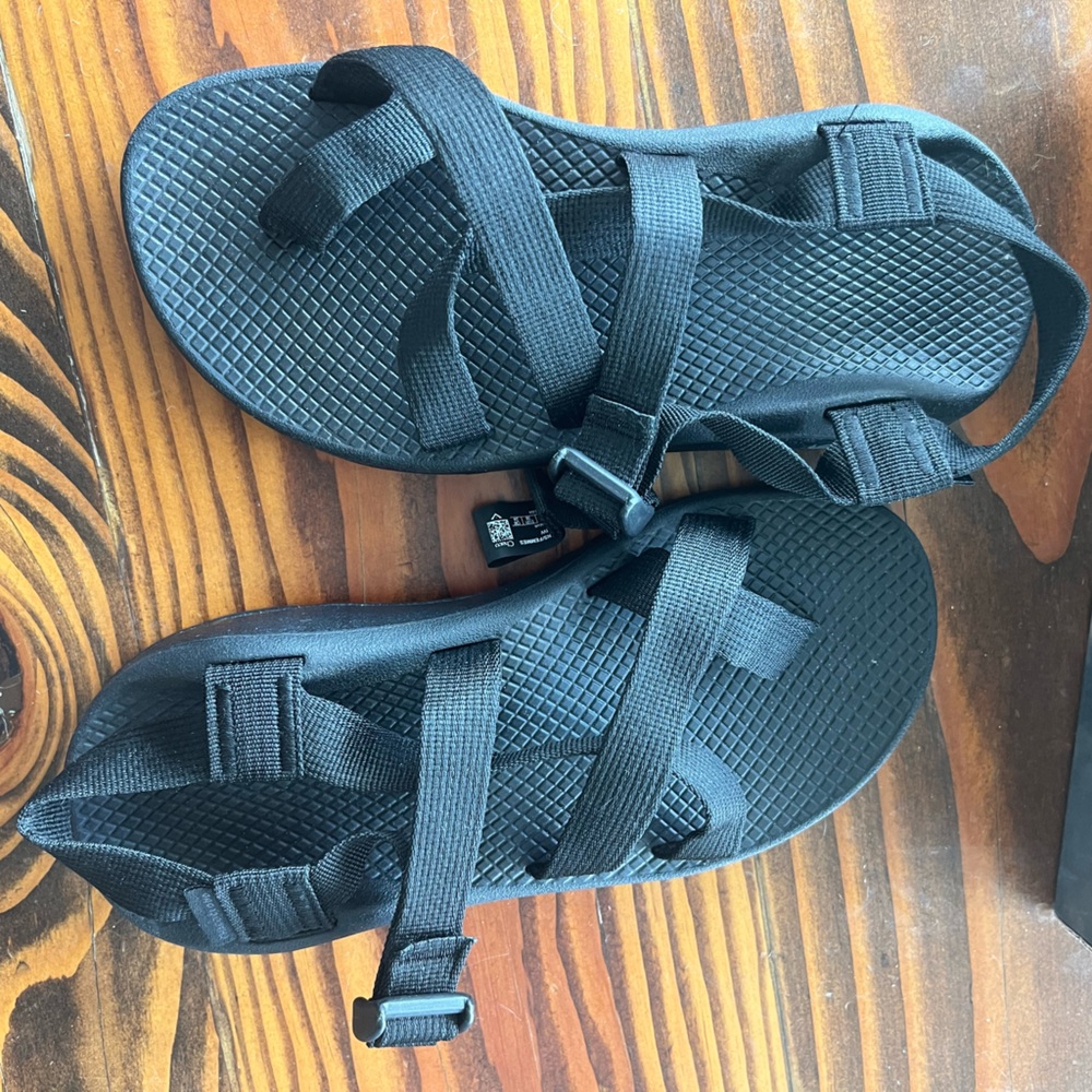 Womens Chacos ZCloud 2 size 7Wide. NEW condition. NEVER worn!